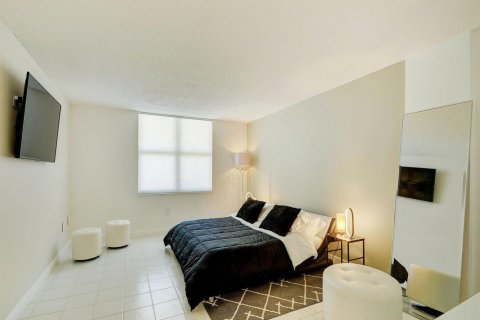 Condo in Palm Beach, Florida, 2 bedrooms  № 2169744 - photo 14