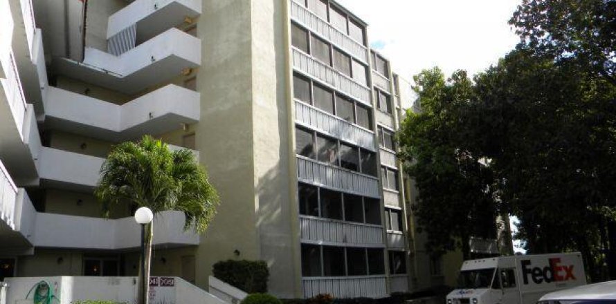 Condo in Lauderhill, Florida, 2 bedrooms  № 2253573
