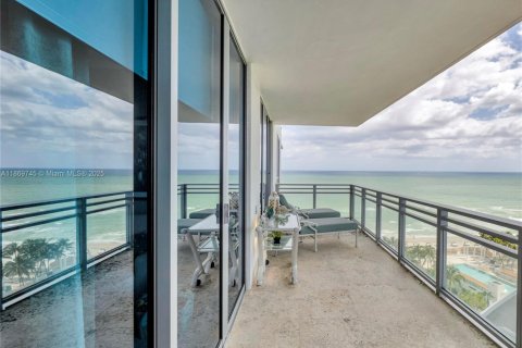 Condominio en venta en Hollywood, Florida, 3 dormitorios, 243.68 m2 № 1896920 - foto 3