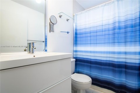 Снять в аренду виллу или дом в Майами, Флорида 3 спальни, 156.54м2, № 1975139 - фото 9