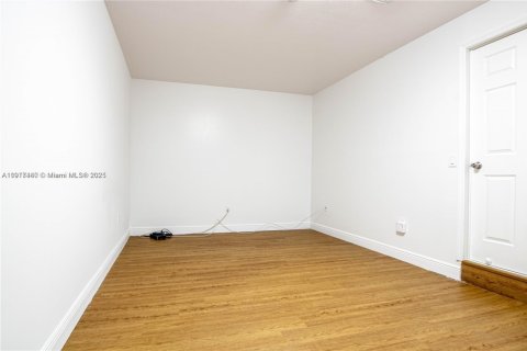 Снять в аренду виллу или дом в Майами, Флорида 3 спальни, 156.54м2, № 1975139 - фото 2