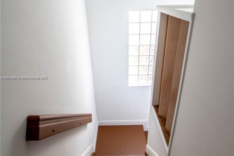 Снять в аренду виллу или дом в Майами, Флорида 3 спальни, 156.54м2, № 1975139 - фото 10