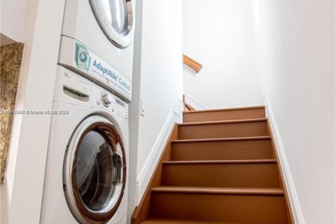 Снять в аренду виллу или дом в Майами, Флорида 3 спальни, 156.54м2, № 1975139 - фото 4