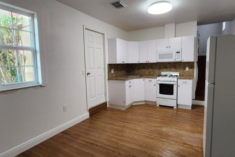 Снять в аренду виллу или дом в Майами, Флорида 3 спальни, 156.54м2, № 1975139 - фото 3