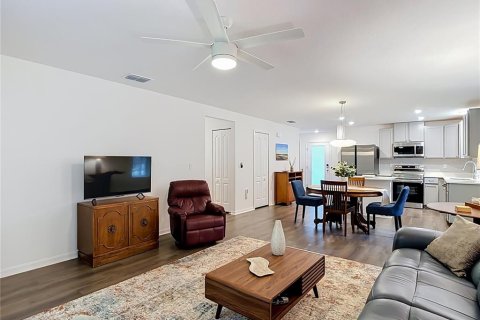 Villa ou maison à vendre à Weeki Wachee, Floride: 3 chambres, 143.63 m2 № 2419195 - photo 8