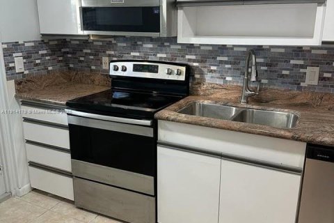 Copropriété à louer à Lighthouse Point, Floride: 2 chambres, 91.42 m2 № 2016871 - photo 11