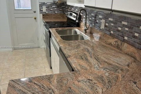 Copropriété à louer à Lighthouse Point, Floride: 2 chambres, 91.42 m2 № 2016871 - photo 13