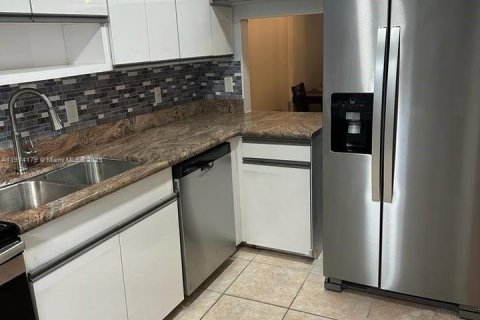 Copropriété à louer à Lighthouse Point, Floride: 2 chambres, 91.42 m2 № 2016871 - photo 10