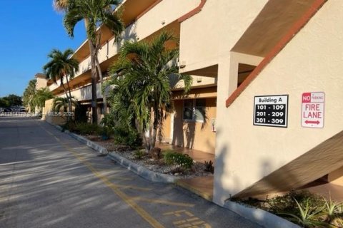 Copropriété à louer à Lighthouse Point, Floride: 2 chambres, 91.42 m2 № 2016871 - photo 27