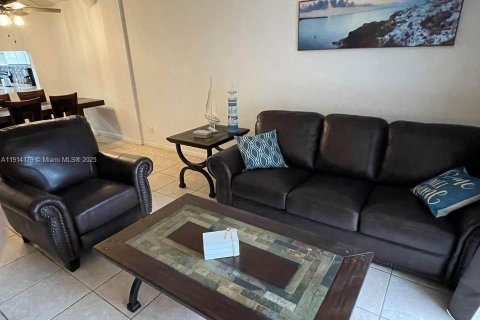 Copropriété à louer à Lighthouse Point, Floride: 2 chambres, 91.42 m2 № 2016871 - photo 2