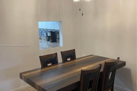 Copropriété à louer à Lighthouse Point, Floride: 2 chambres, 91.42 m2 № 2016871 - photo 4