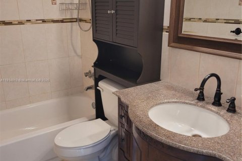 Condo in Hallandale Beach, Florida, 1 bedroom  № 1970157 - photo 4