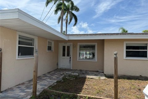 Casa en venta en Madeira Beach, Florida, 3 dormitorios, 127.65 m2 № 1858276 - foto 5