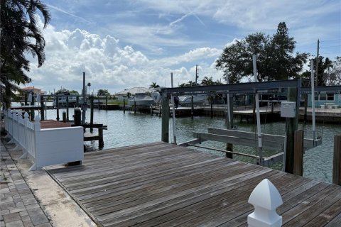 Casa en venta en Madeira Beach, Florida, 3 dormitorios, 127.65 m2 № 1858276 - foto 8