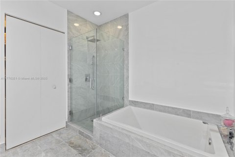 Condominio en venta en Miami, Florida, 3 dormitorios, 134.24 m2 № 1700741 - foto 16