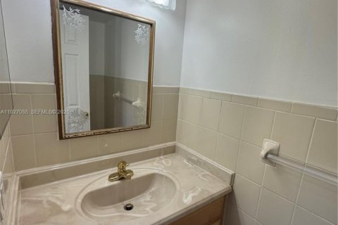 Touwnhouse à vendre à Margate, Floride: 2 chambres, 107.4 m2 № 1985967 - photo 8