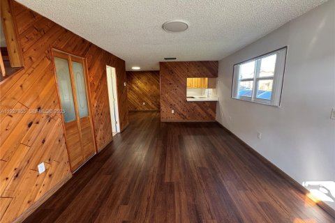 Touwnhouse à vendre à Margate, Floride: 2 chambres, 107.4 m2 № 1985967 - photo 3