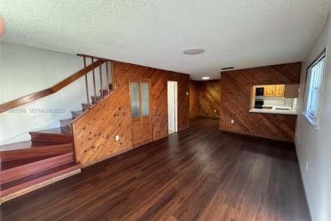 Touwnhouse à vendre à Margate, Floride: 2 chambres, 107.4 m2 № 1985967 - photo 2