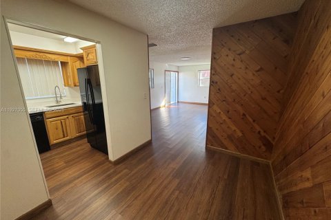 Touwnhouse à vendre à Margate, Floride: 2 chambres, 107.4 m2 № 1985967 - photo 7