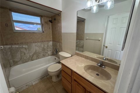 Touwnhouse à vendre à Margate, Floride: 2 chambres, 107.4 m2 № 1985967 - photo 12