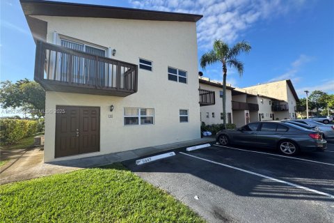 Touwnhouse à vendre à Margate, Floride: 2 chambres, 107.4 m2 № 1985967 - photo 1