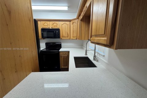 Touwnhouse à vendre à Margate, Floride: 2 chambres, 107.4 m2 № 1985967 - photo 5