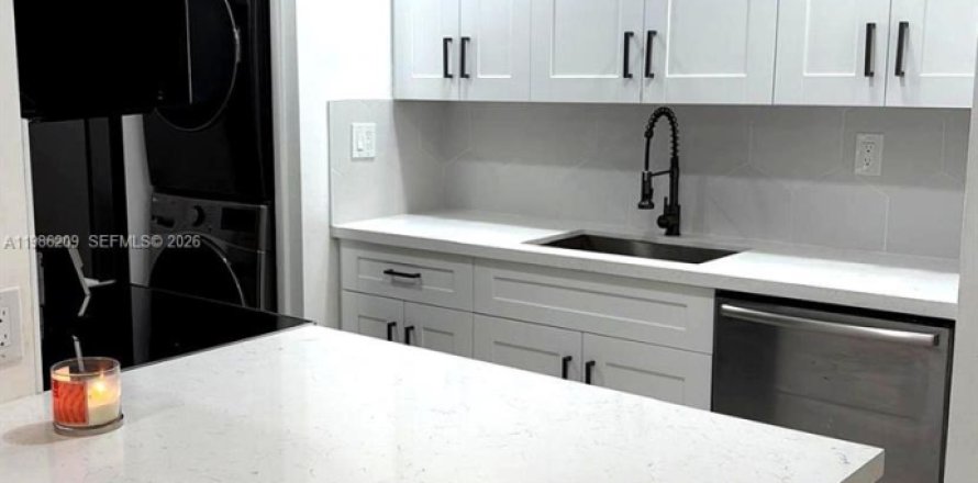 Condominio en Weston, Florida, 2 dormitorios  № 2048353