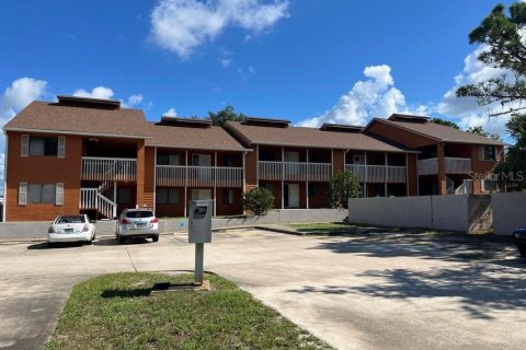 Immobilier commercial à Titusville, Floride 957.64 m2 № 2298136