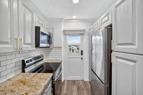 Купить кондоминиум в Форт-Лодердейл, Флорида 2 спальни, 92.9м2, № 1946962 - фото 27