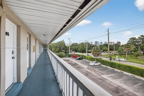 Купить кондоминиум в Форт-Лодердейл, Флорида 2 спальни, 92.9м2, № 1946962 - фото 13