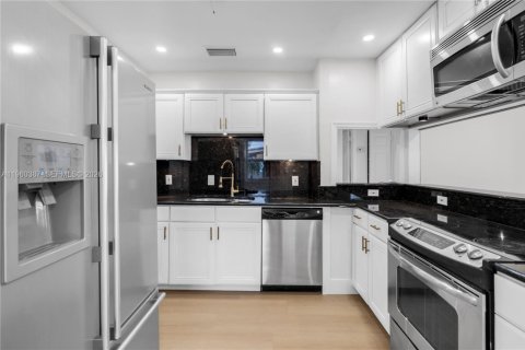 Casa en venta en Fort Lauderdale, Florida, 2 dormitorios, 79.71 m2 № 2020372 - foto 9