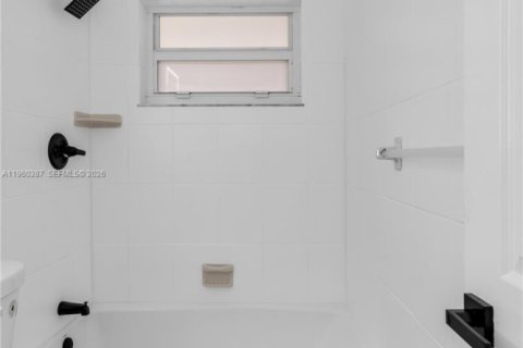 Casa en venta en Fort Lauderdale, Florida, 2 dormitorios, 79.71 m2 № 2020372 - foto 14