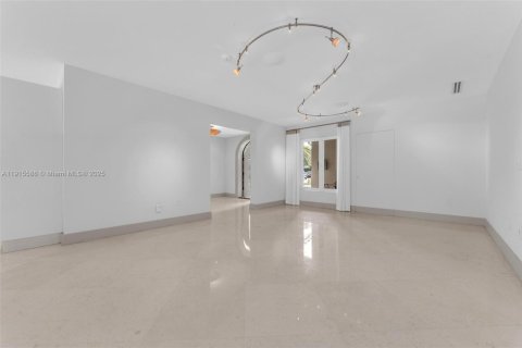 Casa en venta en Miami Lakes, Florida, 3 dormitorios, 236.71 m2 № 1973738 - foto 10