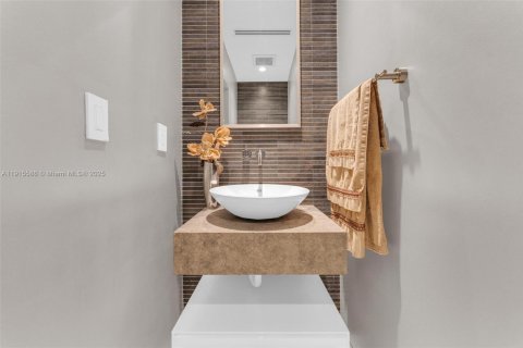 Casa en venta en Miami Lakes, Florida, 3 dormitorios, 236.71 m2 № 1973738 - foto 25