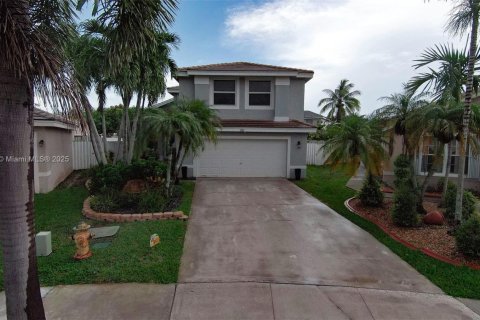Casa en venta en Miramar, Florida, 3 dormitorios, 172.98 m2 № 1887692 - foto 1