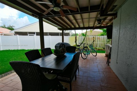 Casa en venta en Miramar, Florida, 3 dormitorios, 172.98 m2 № 1887692 - foto 27