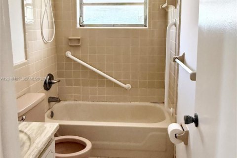 Villa ou maison à vendre à Tamarac, Floride: 2 chambres, 126.9 m2 № 2263541 - photo 17