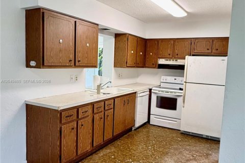 Villa ou maison à vendre à Tamarac, Floride: 2 chambres, 126.9 m2 № 2263541 - photo 4