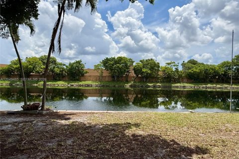 Villa ou maison à vendre à Tamarac, Floride: 2 chambres, 126.9 m2 № 2263541 - photo 2
