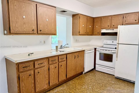 Villa ou maison à vendre à Tamarac, Floride: 2 chambres, 126.9 m2 № 2263541 - photo 5