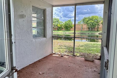 Villa ou maison à vendre à Tamarac, Floride: 2 chambres, 126.9 m2 № 2263541 - photo 13