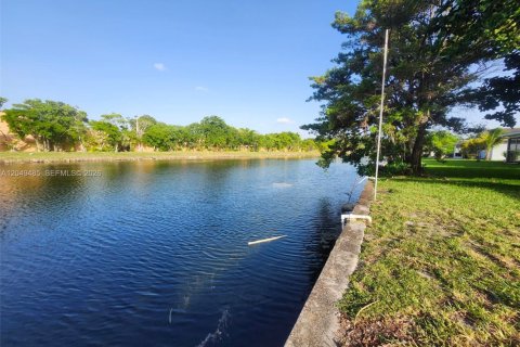 Villa ou maison à vendre à Tamarac, Floride: 2 chambres, 126.9 m2 № 2263541 - photo 6