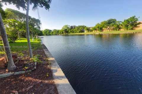 Villa ou maison à vendre à Tamarac, Floride: 2 chambres, 126.9 m2 № 2263541 - photo 8