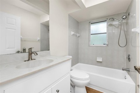 House in Port Charlotte, Florida 3 bedrooms, 160.63 sq.m. № 2220924 - photo 24