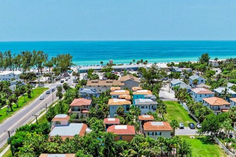 Casa en Holmes Beach, Florida 3 dormitorios, 204.38 m2 № 2203311