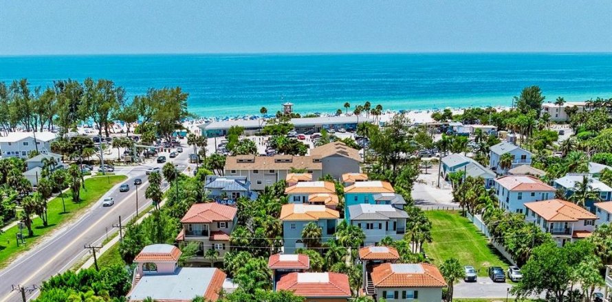 Casa en Holmes Beach, Florida 3 dormitorios, 204.38 m2 № 2203311
