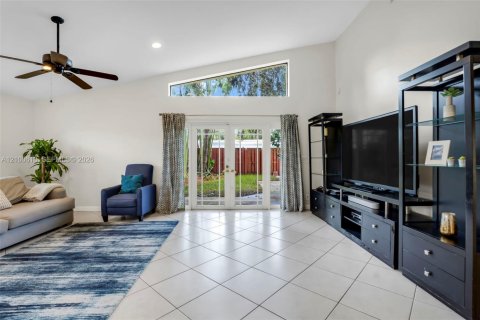 Villa ou maison à vendre à Hollywood, Floride: 3 chambres, 179.95 m2 № 2401531 - photo 10