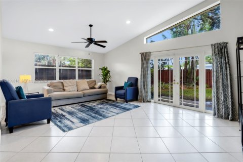 Villa ou maison à vendre à Hollywood, Floride: 3 chambres, 179.95 m2 № 2401531 - photo 7
