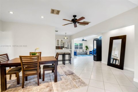 Villa ou maison à vendre à Hollywood, Floride: 3 chambres, 179.95 m2 № 2401531 - photo 15