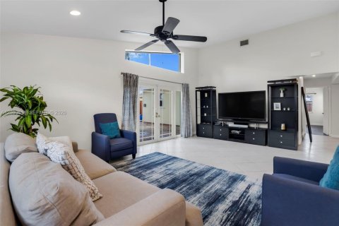 Villa ou maison à vendre à Hollywood, Floride: 3 chambres, 179.95 m2 № 2401531 - photo 8